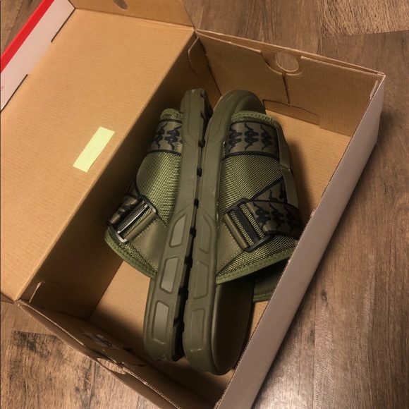 Brand new unisex slides - Picture 2 of 4